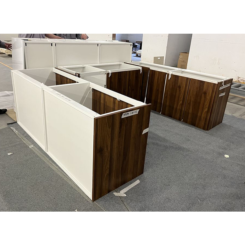 Elegant European L-Shaped Modular Kitchen Cabinet Set with Wall-Mounted Units & Small Island